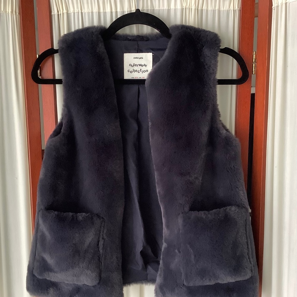 Zara Outerwear Girls Faux Fur Vest Dark Blue Size 9/10 Super Soft